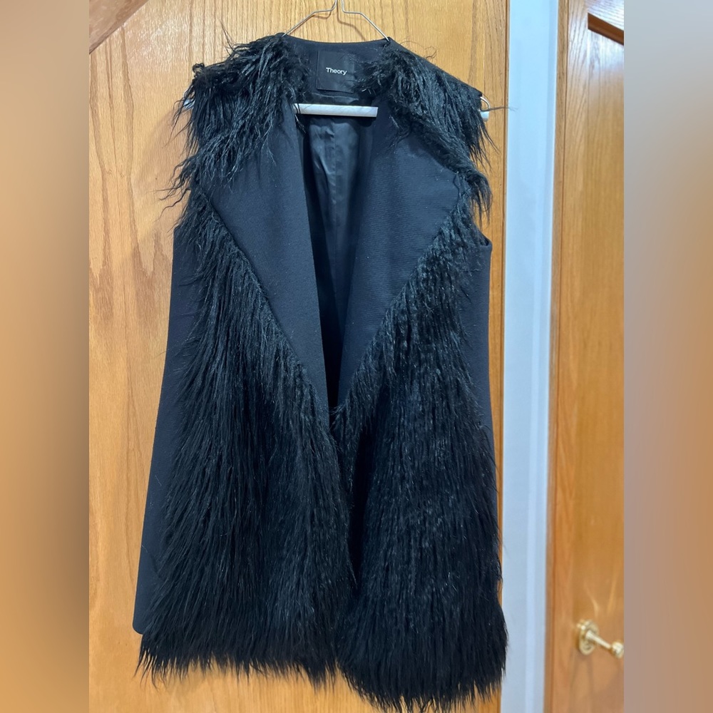 THEORY NEVER WORN Women’s faux fur vest
